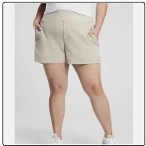 Athleta Tan Trekkie North Short size 26